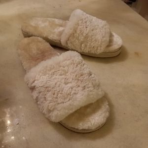 Minnetonka Fur Slippers NWOT Size 9